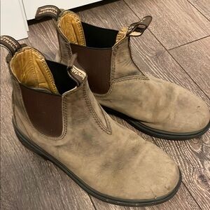 Kids Blundstones size 4(us)